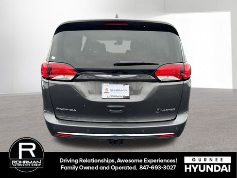Used 2017 Chrysler Pacifica Limited image 9