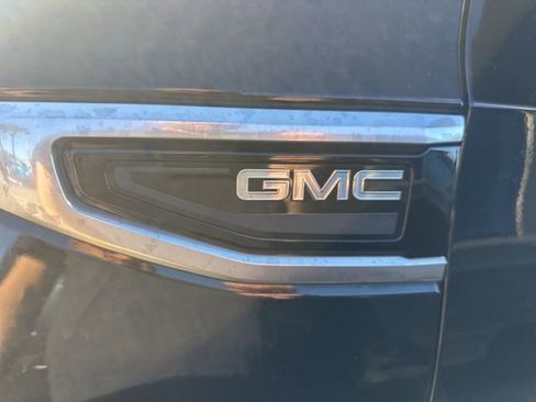 Used 2021 GMC Yukon XL Denali w/ Denali Premium Package image 9