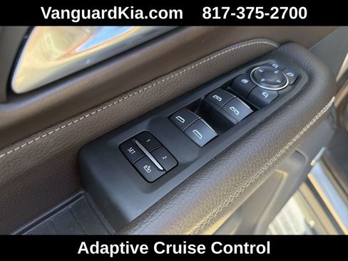 Used 2022 GMC Yukon XL Denali w/ Denali Premium Package AWD/4WD image 17