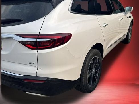 Used 2020 Buick Enclave Essence w/ Sport Touring Edition FWD image 2