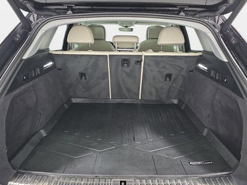 Used 2021 Audi e-tron Premium Plus image 35