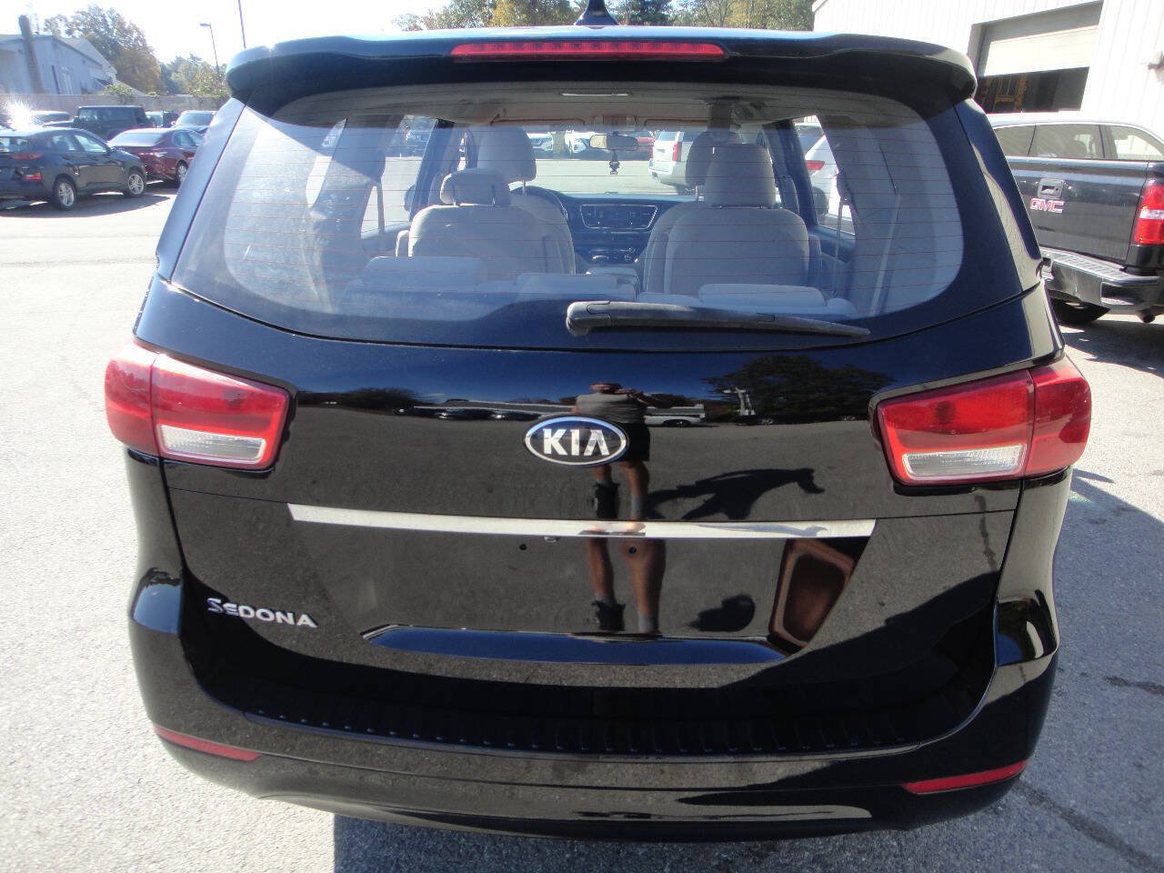 Used 2017 Kia Sedona L FWD image 5