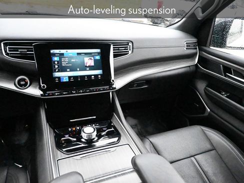 Used 2024 Jeep Wagoneer Series III image 19