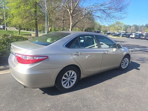 Used 2017 Toyota Camry LE image 8
