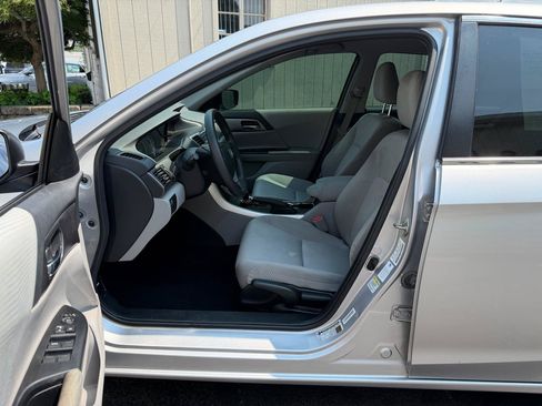 Used 2015 Honda Accord LX image 13