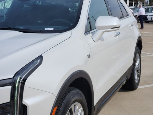 Used 2024 Cadillac XT4 Premium Luxury image 9