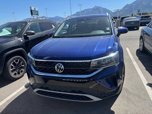 Used 2022 Volkswagen Taos SE AWD/4WD image 2
