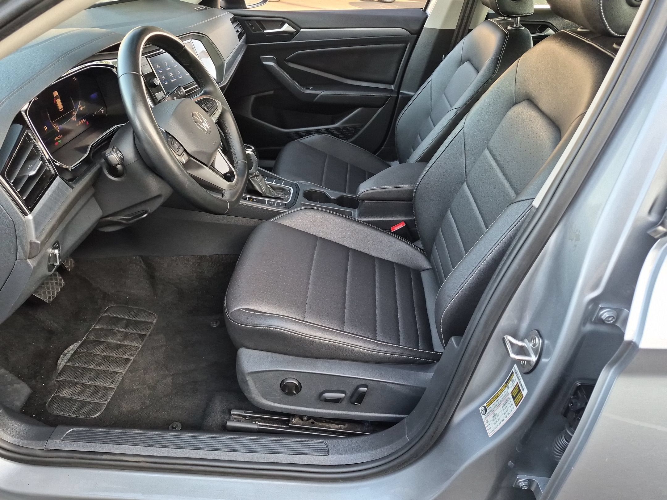 Used 2024 Volkswagen Jetta SE FWD image 13