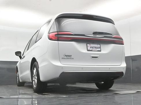 Used 2026 Chrysler Pacifica Select FWD image 46