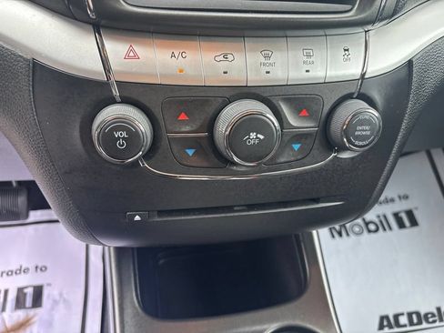 Used 2020 Dodge Journey SE FWD image 28