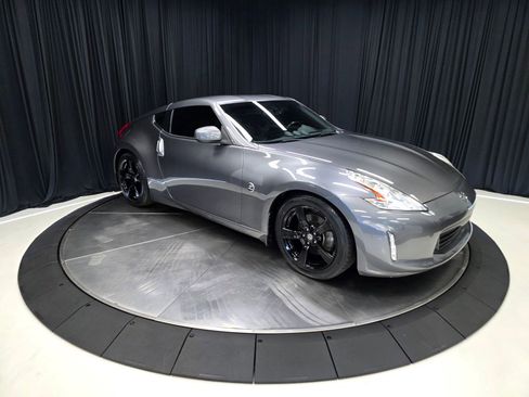 Used 2014 Nissan 370Z Coupe RWD image 15