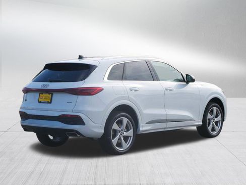 Used 2025 Audi Q5 Premium Plus w/ Premium Plus AWD/4WD image 2