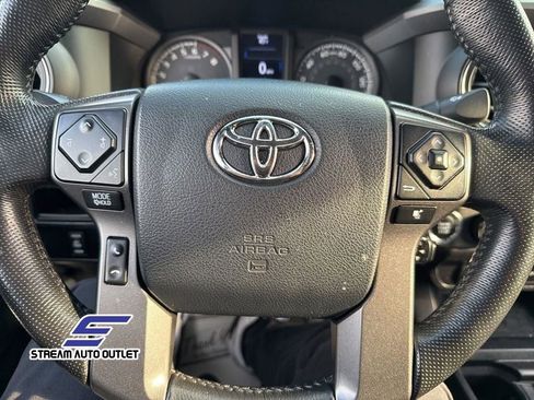 Used 2016 Toyota Tacoma TRD Sport image 21