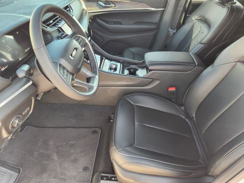 New 2025 Jeep Grand Cherokee Limited image 12
