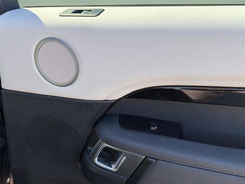 Used 2023 Land Rover Discovery S R-Dynamic image 30