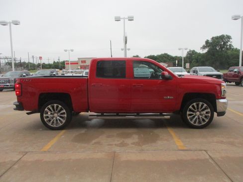 Used 2018 Chevrolet Silverado 1500 LT w/ LT Eassist Package AWD/4WD image 9