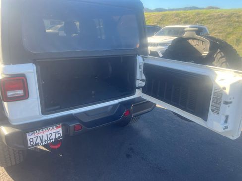 Used 2022 Jeep Wrangler Unlimited Rubicon AWD/4WD image 11