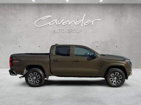 Used 2024 Chevrolet Colorado Z71 w/ Z71 Convenience Package 2 image 17