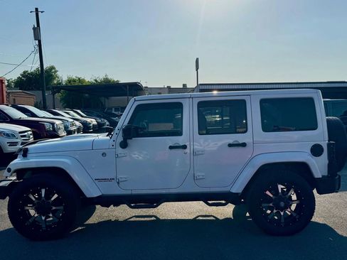 Used 2015 Jeep Wrangler Unlimited Sahara AWD/4WD image 2
