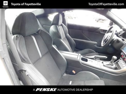 Used 2022 Toyota GR86 Premium image 5