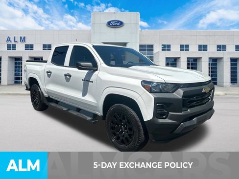 Used 2025 Chevrolet Colorado W/T w/ WT Custom Package AWD/4WD image 3