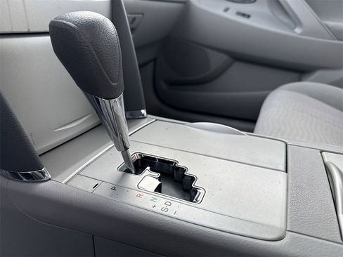 Used 2011 Toyota Camry LE image 21