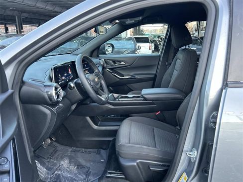 Used 2025 Chevrolet Equinox LT image 11