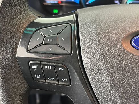 Used 2017 Ford Explorer XLT w/ Equipment Group 202A AWD/4WD image 17