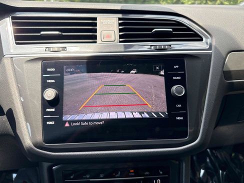 Used 2023 Volkswagen Tiguan SE FWD image 21
