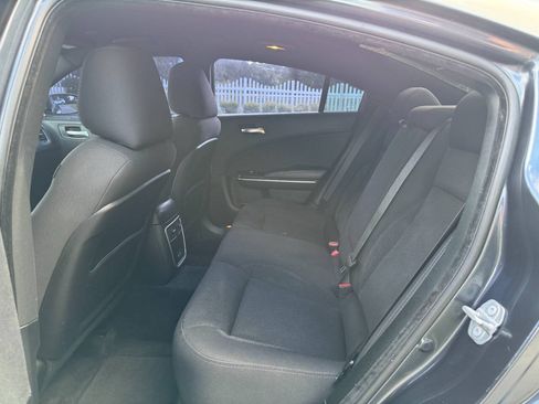 Used 2018 Dodge Charger SXT RWD image 12