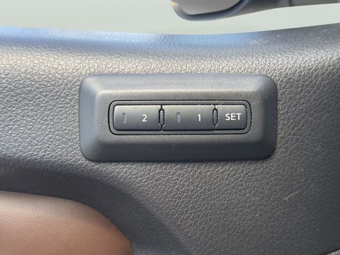 Used 2020 Nissan Titan Platinum Reserve w/ Moonroof Package AWD/4WD image 25