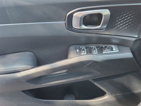 Certified 2025 Kia Sorento LX image 22