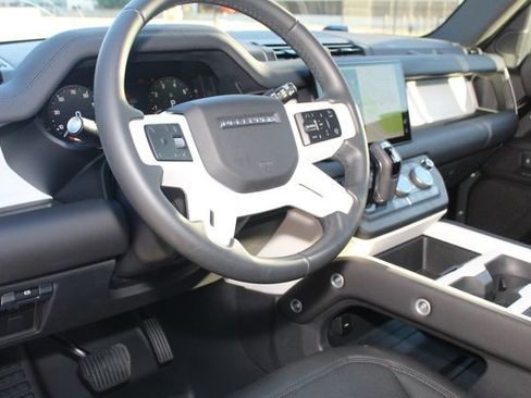 Used 2025 Land Rover Defender 110 S image 14