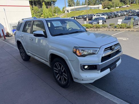 Used 2023 Toyota 4Runner Limited AWD/4WD image 6