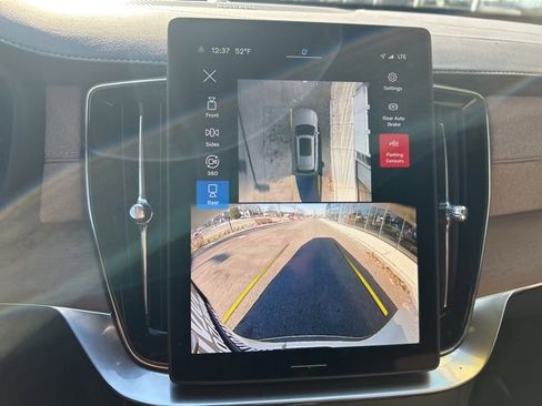 Used 2025 Volvo XC90 B5 Plus image 23