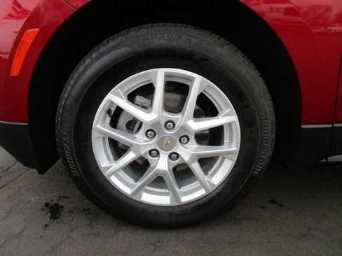 Used 2023 Chevrolet Equinox LT AWD/4WD image 2