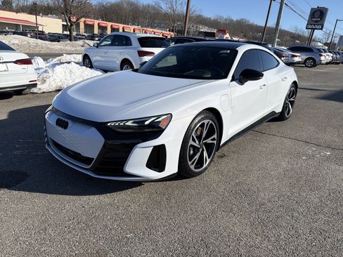 Certified 2024 Audi e-tron GT Premium Plus image 3