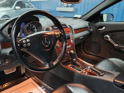Used 2005 Mercedes-Benz SLK 55 AMG image 10