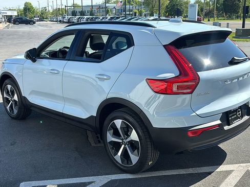 Certified 2026 Volvo XC40 B5 Plus AWD/4WD image 4
