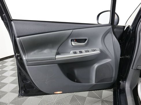 Used 2014 Toyota Prius V Two image 11