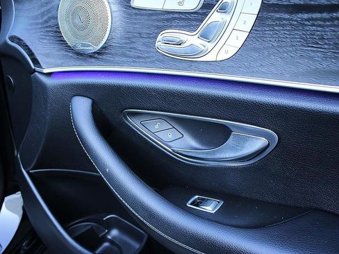 Used 2018 Mercedes-Benz E 300 image 24