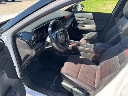 New 2026 Nissan Kicks SR w/ SR Premium Package AWD/4WD image 55