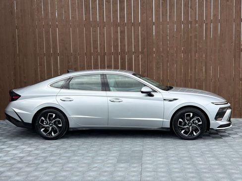 Used 2025 Hyundai Sonata SEL FWD image 12