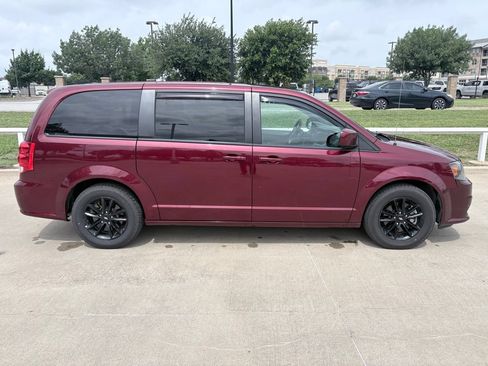 Used 2020 Dodge Grand Caravan GT FWD image 3