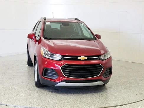 Used 2020 Chevrolet Trax LT w/ Driver Confidence Package FWD image 2