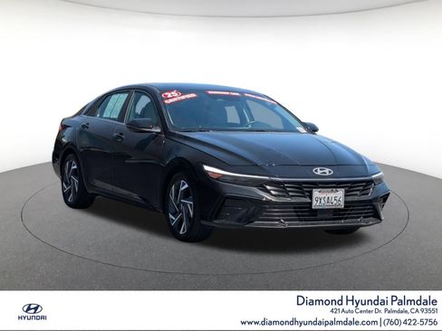 Certified 2025 Hyundai Elantra Limited FWD image 1