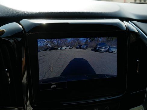 Used 2023 Chevrolet Traverse LT FWD image 28