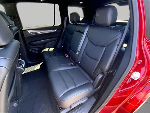 Used 2025 Cadillac XT6 Luxury FWD image 21