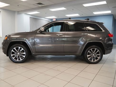 Used 2018 Jeep Grand Cherokee Overland AWD/4WD image 2