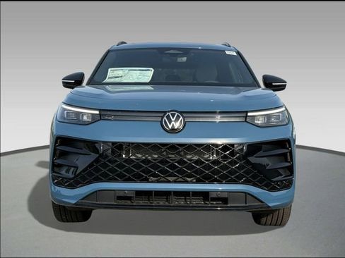 New 2026 Volkswagen Tiguan SE R-Line image 2